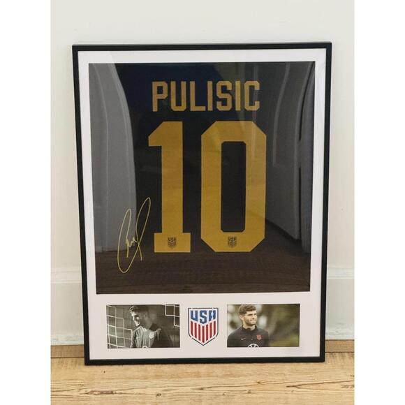 Christian Pulisic Black #10 USA National Team Framed Jersey – Printed Signature